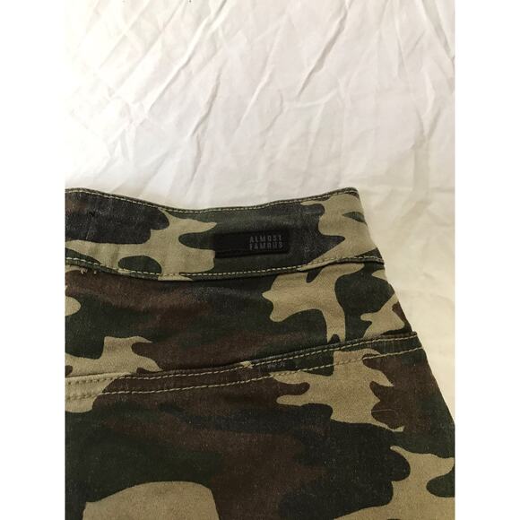 Almost‎ famous camo skirt size 5 - Picture 7 of 7